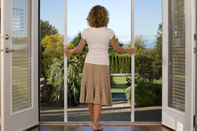 RETRACTABLE SCREEN DOORS